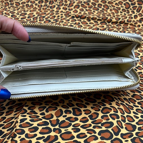 Silver glitter wallet - Picture 4 of 6